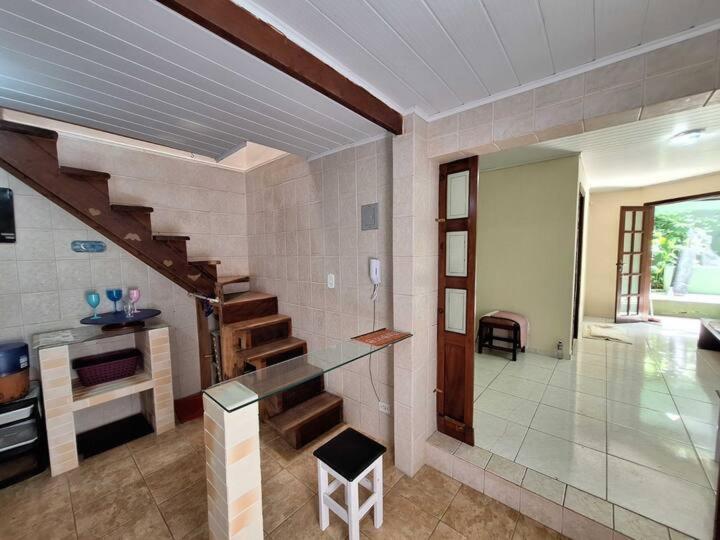 Casa Aconchegante Em Curitiba Hotell Exteriör bild